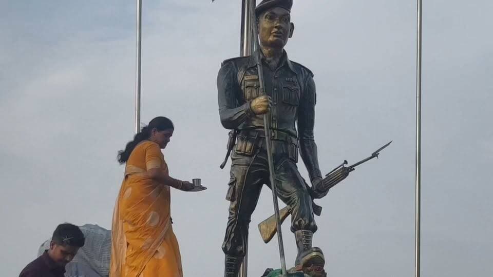 रक्षाबंधन के अवसर पर नत्थूपुर में आयोजित हुआ विशेष कार्यक्रम उपस्थित लोगों की डबडबाई आंखें फिर भी गर्व से तना सीना