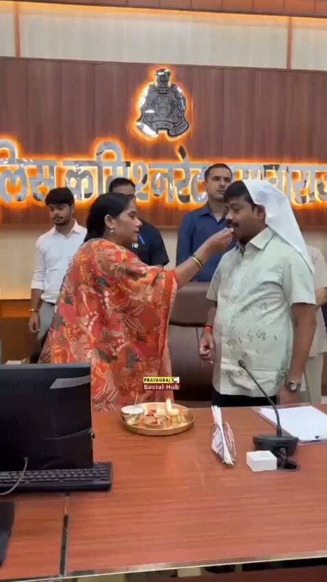 प्रयागराज पुलिस लाइन में मंत्री नंद गोपाल गुप्ता नंदी ने मनाया रक्षाबंधन का त्यौहार....!
#nandgopalnandi