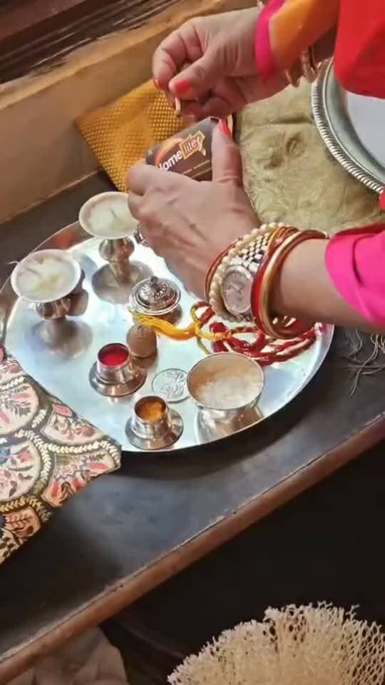 केंद्रीय मंत्री ज्योतिरादित्य सिंधिया को उनकी बहन ने बांधी राखी
वायरल हुआ वीडियो।
#newsimpact #rakshabandhan❤️
#jyotiradityascindia