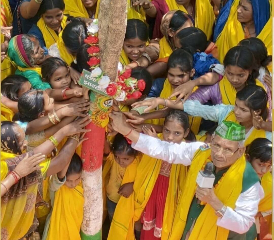 मानव भाई से ज्यादा जरूरी जीवन रूपी वृक्षों की रक्षा : डॉ. कौशल, वन राखी मूवमेंट की स्वर्ण जयंती पर पेड़ों को बांधी राखी.....see more