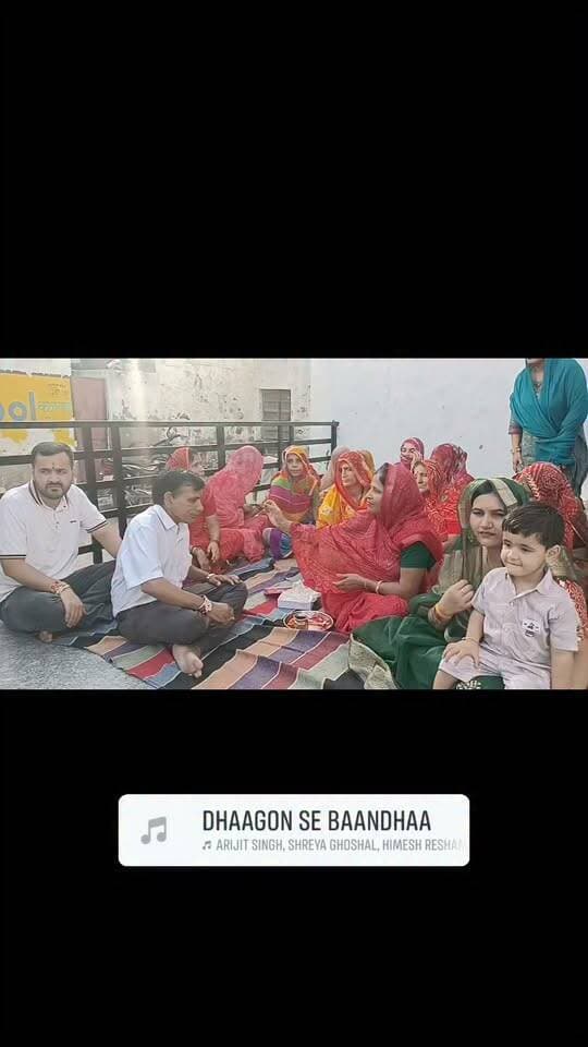 वोट के लिए राखी, वार्ड नंबर 16 की निर्दलीय उम्मीदवार सुधा सेन ने घर-घर जाकर बांधे रक्षा सूत्र