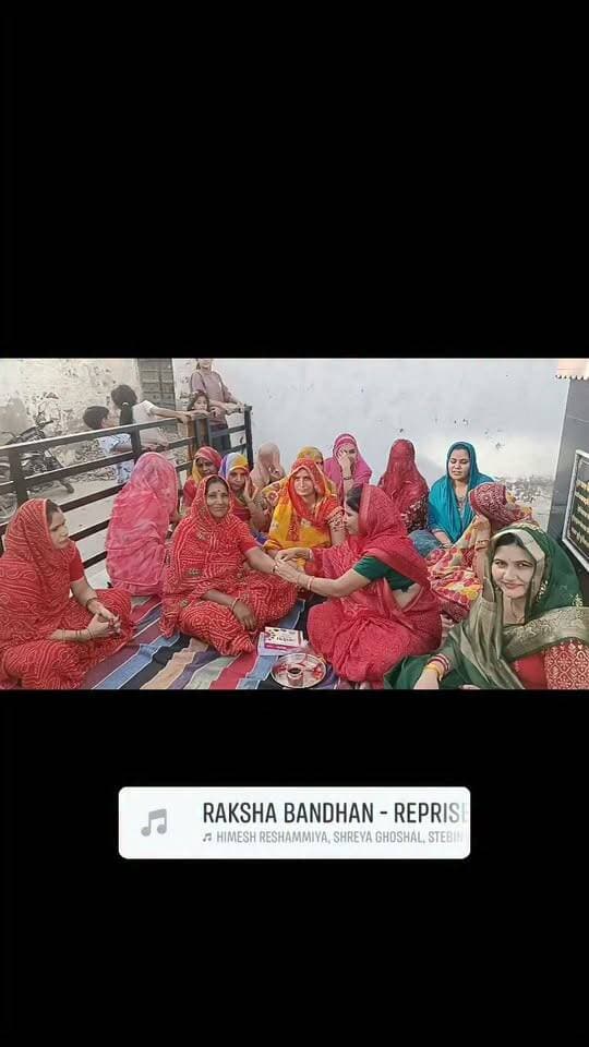 वोट के लिए राखी, वार्ड नंबर 16 की निर्दलीय उम्मीदवार सुधा सेन ने घर-घर जाकर बांधे रक्षा सूत्र