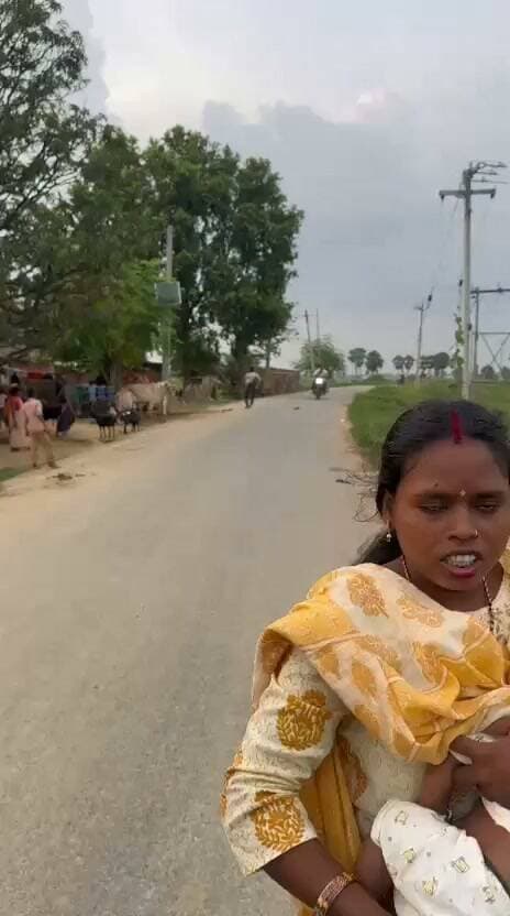 फतेहपुर में बीच सड़क पर शराब के नशे में राहगीरों पर जान*लेवा हमला, वही उसी रास्ते से पूर्णियाथन निवासी नीतीश कुमार लौट रहे थे जिसने शराबी के हाथ से धार-धार हथियार को छीना और राहगीरों को बचाया।