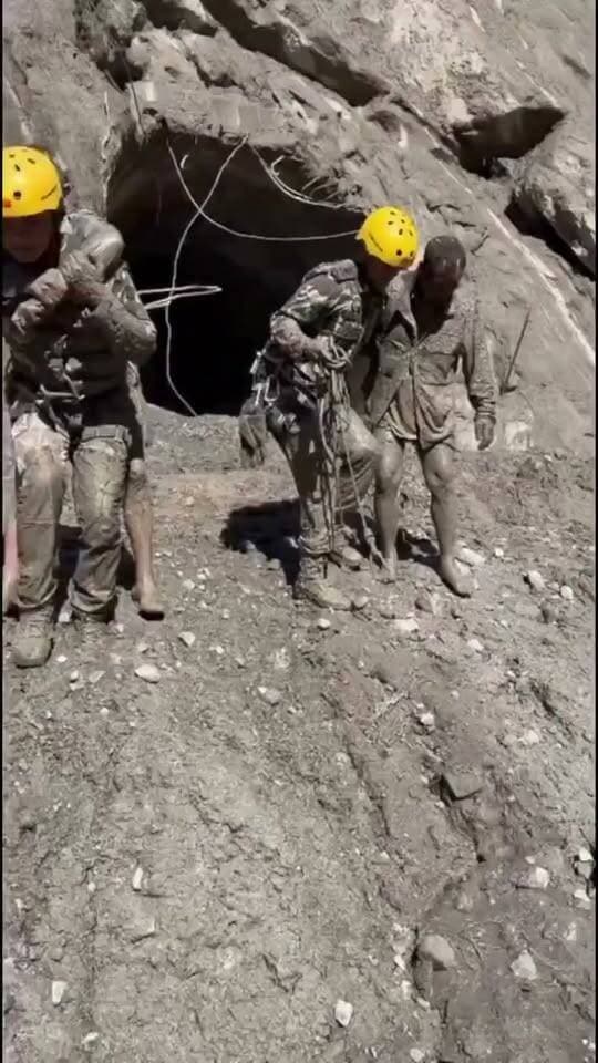 टनल के अंदर रेस्क्यू का वीडियो सोशल मीडिया पर वायरल!
#NepalFlood #Nepal #Trishuli #RescueOperation #NepalArmy #FloodUpdate #BreakingNews #ViralVideo #Rescue