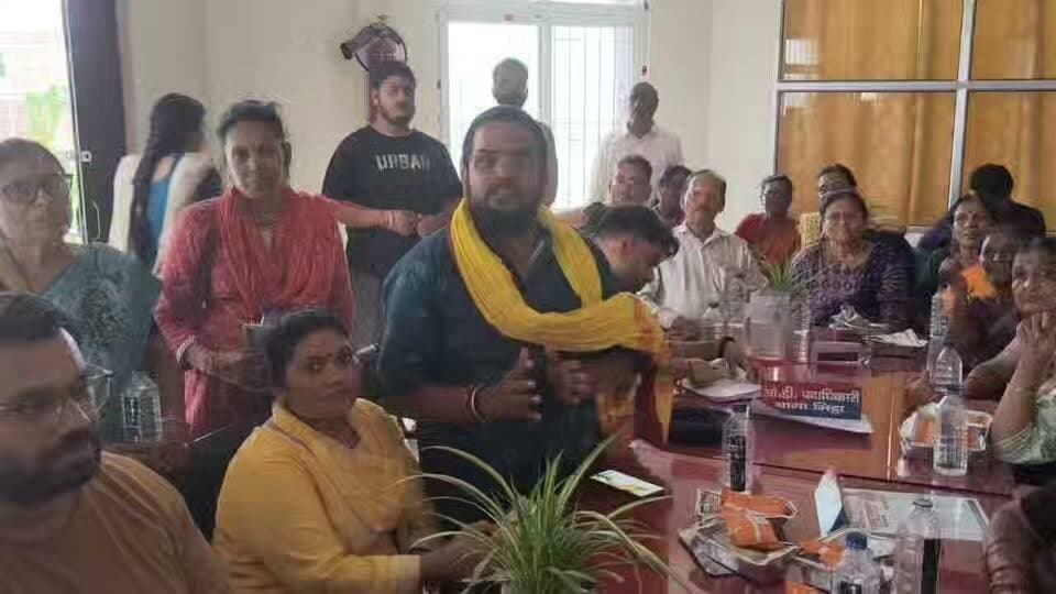 बिहार सरकार एवं जिला प्रशासन,सीतामढ़ी को जताया आभार।
बिहार सरकार के निर्देश एवं समन्वय में सीतामढ़ी जिला प्रशासन द्वारा त्वरित एवं प्रभावी कार्रवाई करते हुए नागपुर,महाराष्ट्र के सभी 106 तीर्थयात्रियों को नेपाल सीमा से सुरक्षित सीतामढ़ी लाया गया।