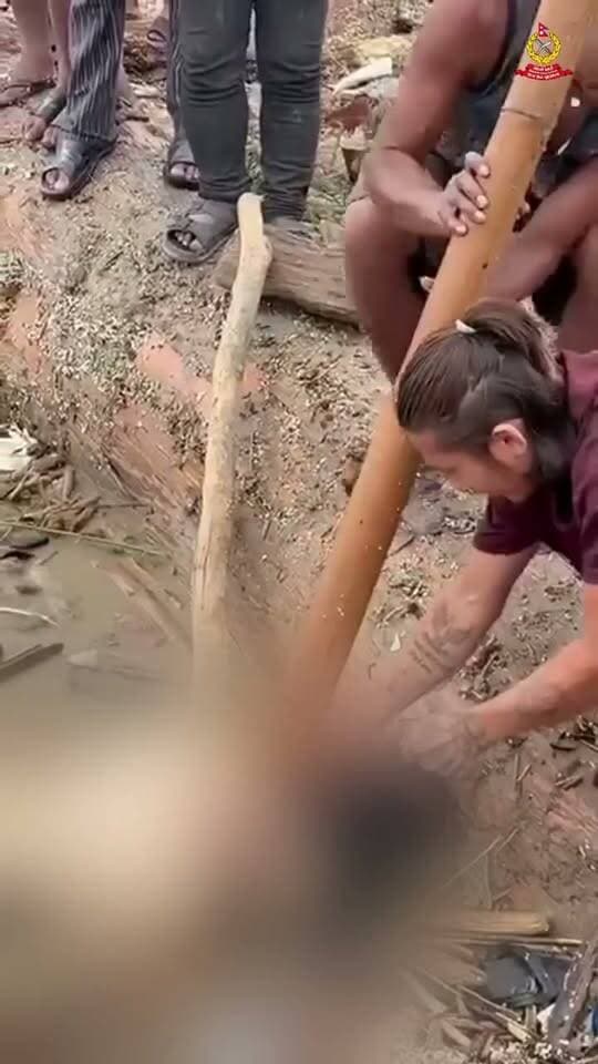 *✅नेपाल: बाढ़ में बहकर आई लाशों से गहने चुराने वाले मदन और उमेश गिरफ्तार*
*👉संवाद सूत्र, बनबसा (चंपावत)।* नेपाल में आई बाढ़ के दौरान बहकर आई लाशों से गहने चोरी करने के मामले में पुलिस ने दो आरोपियों को गिरफ्तार किया है।
👉पकड़े गए आरोपियों की पहचान मदन और उमेश के रूप में हुई है। पुलिस पूछताछ जारी है।