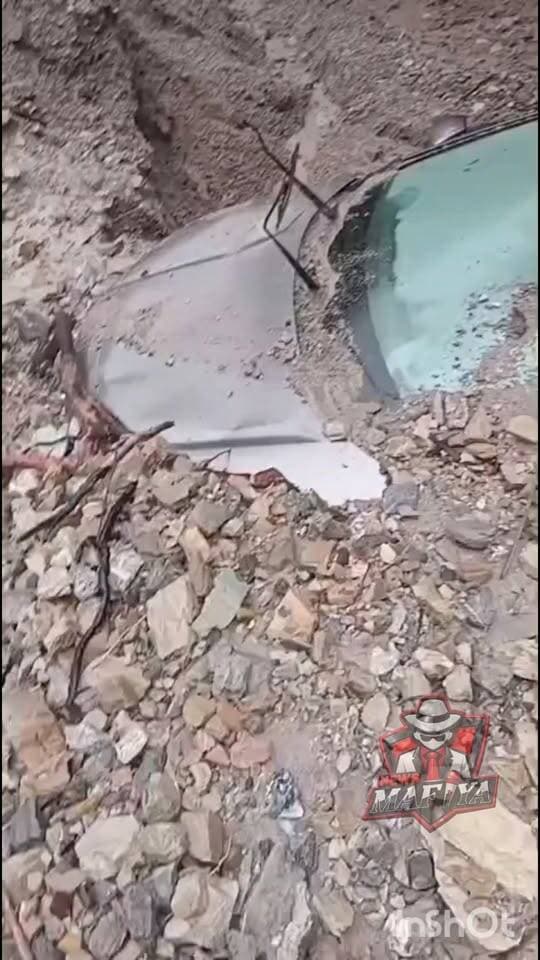 🚨 यमकेश्वर: मोहनचट्टी में बारिश का कहर, मलबे में दबी कार
भारी बारिश के चलते मोहनचट्टी के समीप मलबा आने से एक कार दब गई। वहीं मोहनचट्टी-घट्टूघाड़ मोटर मार्ग पर जेसीबी से मलबा हटाने का काम जारी है। मार्ग जल्द खुलने की उम्मीद है।
यात्री अनावश्यक यात्रा से बचें और सावधानी बरतें।
वीडियो साभार: सोशल मीडिया
#Uttarakhand #HeavyRain #MohanChatti #RainAlert #newsmafiya