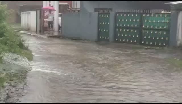 Satnanews. नागौद का खजलिया तालाब हुआ ओवरफ्लो कई जगह से बह रहा पानी खतरे की संभावना