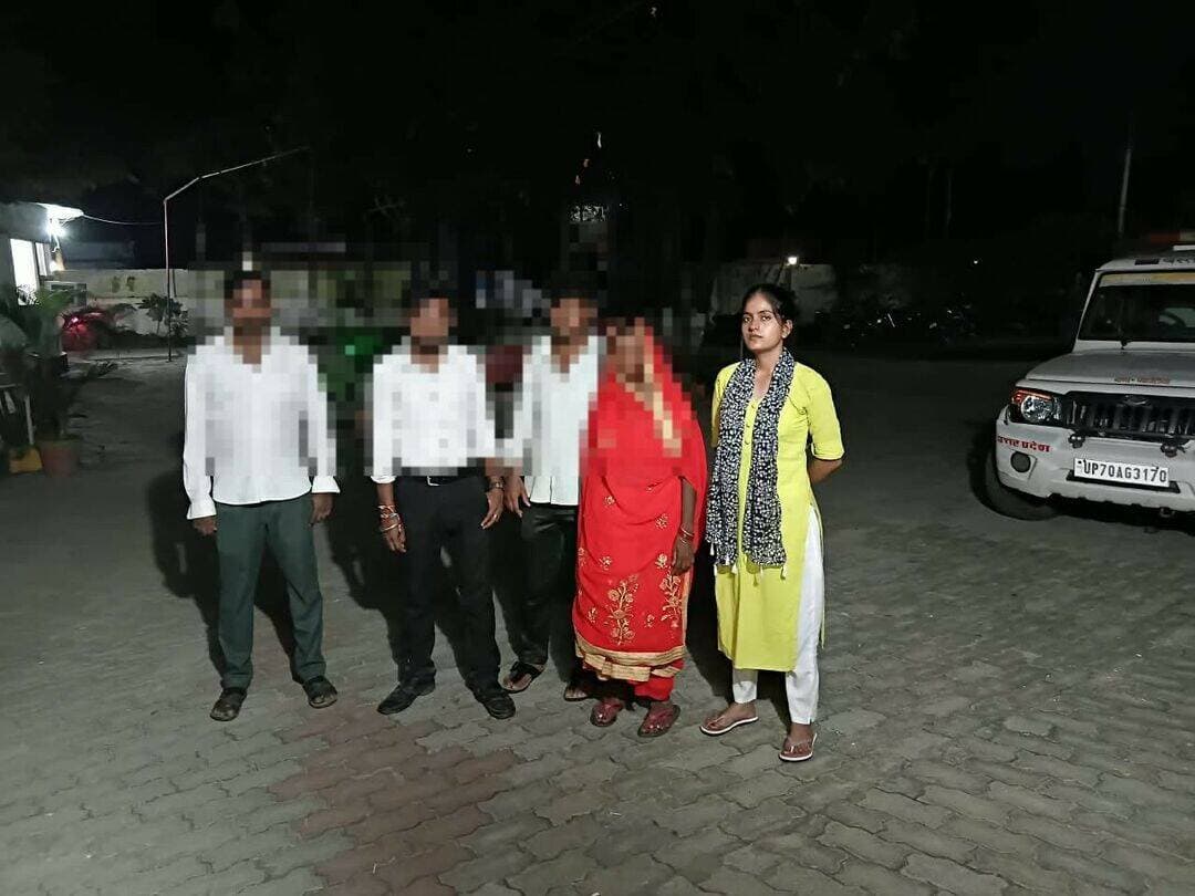 बस्ती समाचार
अयोध्या में बिछुड़ी भटक कर बस्ती पहुंची 65 वर्षीय महिला को थाना पैकोलिया पुलिस नें परिवारजनों को किया सुपुर्द <nis:link nis:type=tag nis:id=up nis:value=up nis:enabled=true nis:link/> <nis:link nis:type=tag nis:id=newsfeed nis:value=newsfeed nis:enabled=true nis:link/>