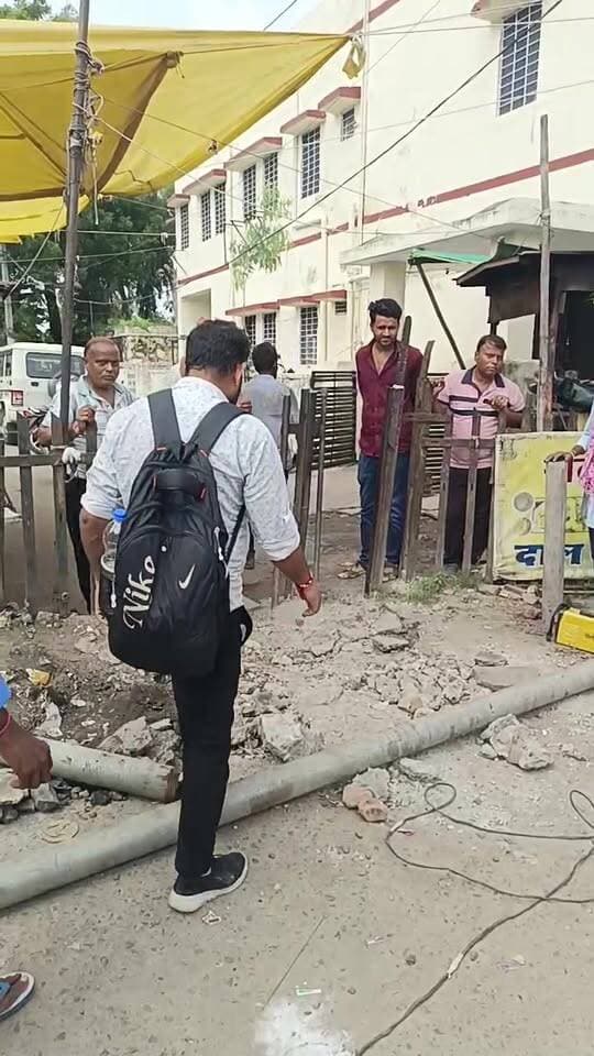 सवाई माधोपुर रेलवे स्टेशन तांगा स्टैंड से रेलवे स्टेशन को जाने वाला रास्ता को बंद किया जा रहा है इस तरह बंद किया जा रहा है कि आने जाने वाले यात्रियों को परेशानी का सामना करना पड़ेगा। आखिर देखने की बातें की रेलवे विभाग की मनमानी का है या तानाशाही। आखिर आम जनता यात्रियों को कैसे मिलेगी राहत।#PWDvibhagSawaiMadhopur, #CMO Jaipur, #railway department Sawai Madhopur #DRM Kota #Forest department Sawai Madhopur #bijali vibhag Sawai Madhopur #PWD mantri Diya Kumari, #श्याम वाटिका #कनक वाटिका, #हाउसिंग बोर्ड सवाई माधोपुर #NagarParishadSawai Madhopur Ayukt #C.M Jaipur, #SawaiMadhopur vidhayak aur krishi mantri Kirodi Lal Meena, #bijli vibhag Sawai Madhopur
#videoviral, #Facebook Page