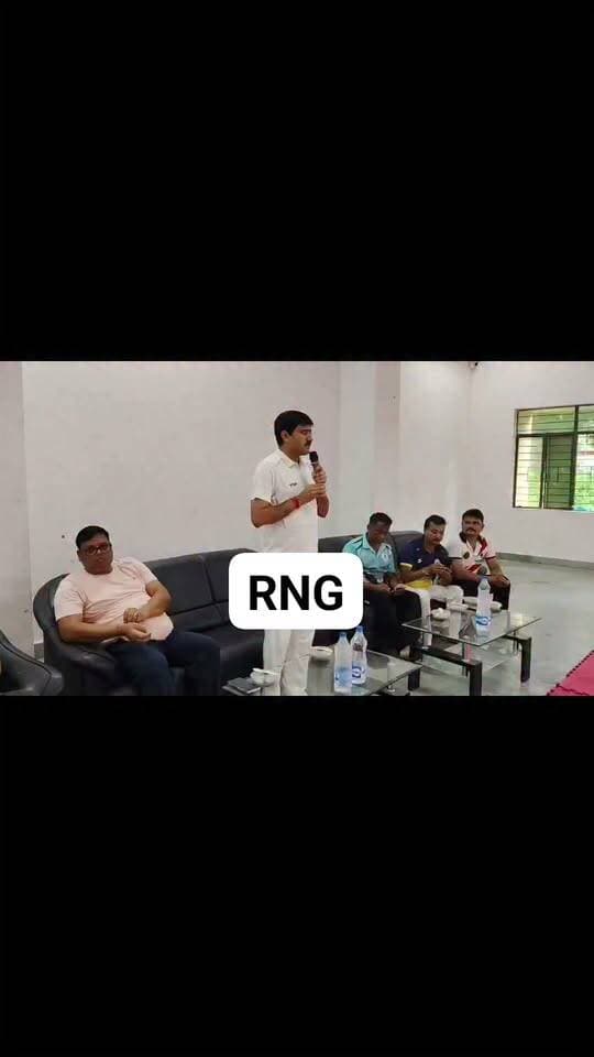 आरा में राष्ट्रीय खेल दिवस के मौके पर खेल भवन में कई कार्यक्रम का आयोजन किया गया इस मौके पर भोजपुर जिला अधिकारी मनेष कुमार मीणा के द्वारा मेजर ध्यानचंद को माल अर्पण किया गया योग कार्यक्रम का आयोजन किया गया
मौके पर जिला प्रशासन डीडीसी और अन्य अधिकारी मौजूद रहे इस मौके पर भोजपुर बनाम पटना बालिका हॉकी मैच कभी आयोजन किया गया इस मौके पर काफी संख्या में भोजपुर खेल संघ के सचिध कोच और और खिलाड़ी मौजूद रहे