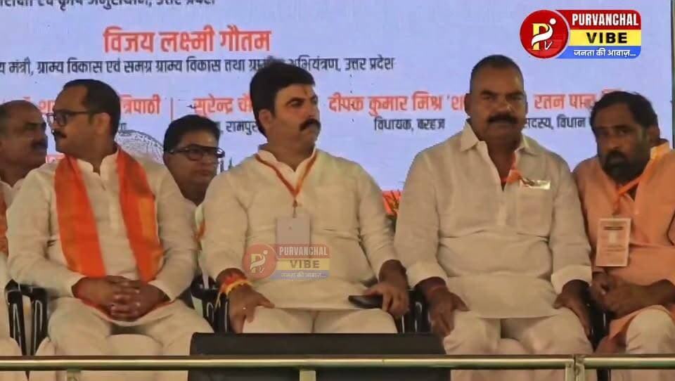 ब्रेकिंग देवरिया
मंच पर पहुंचे मुख्यमंत्री योगी आदित्यनाथ
मंत्री और विधायकों ने स्मृति चिन्ह देकर किया स्वागत
मुख्यमंत्री ने हाथ हिलाकर किया जनता का अभिवादन
कुछ देर में मुख्यमंत्री जनसभा को करेंगे संबोधित