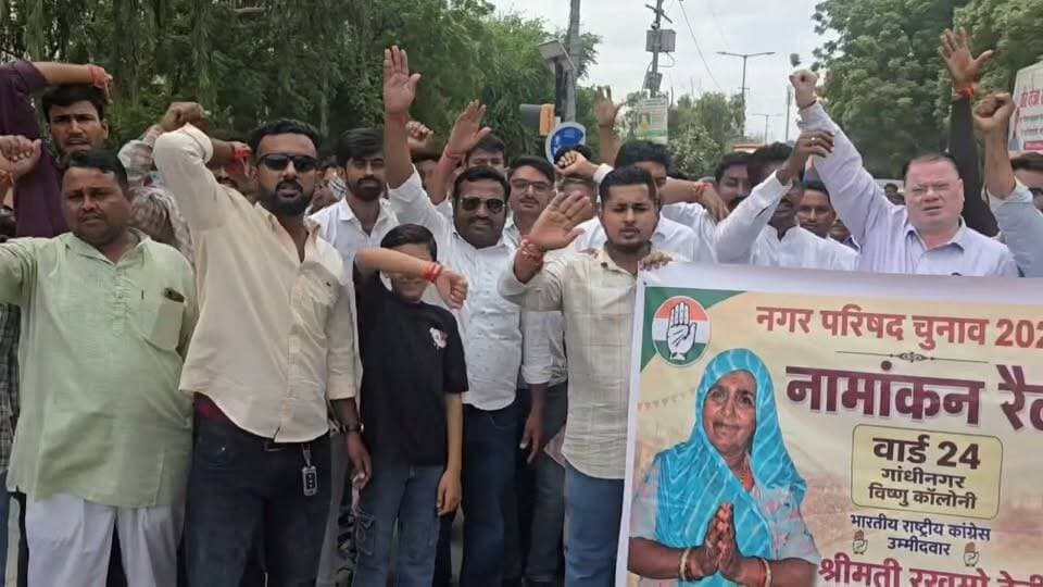 बाड़मेर वार्ड संख्या 36 व वार्ड संख्या 24 से कांग्रेस प्रत्याशी ने भरा अपना नामांकन।
Mewaram Jain Laxman Singh Godara Harish Chaudhary Ummeda Ram Beniwal
