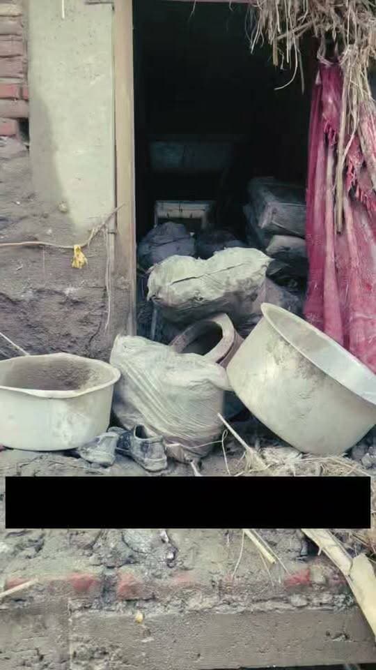 #Nepal - त्रासदी के बाद का वीडियो,, बिल्डिंग का फस्ट फ्लोर जमीन में ही समा गया,,