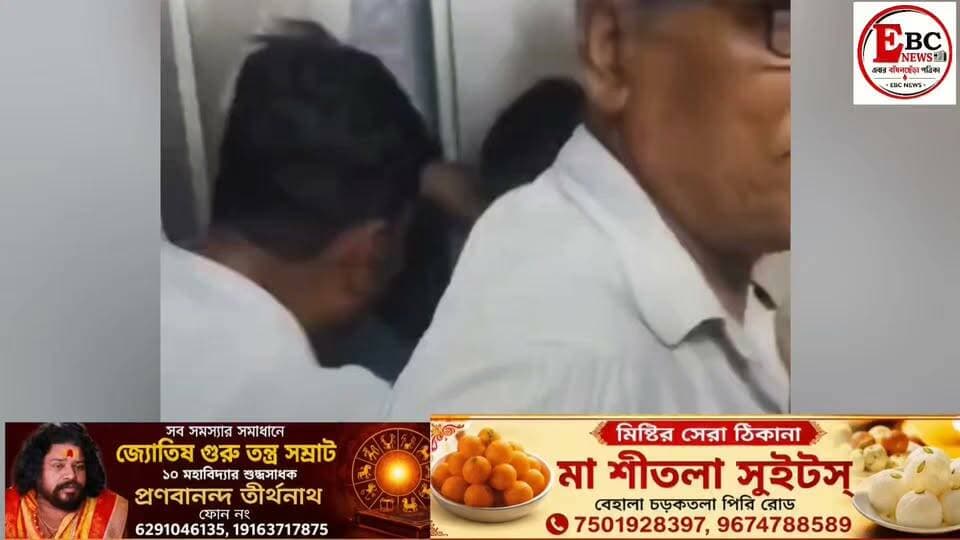 লিলুয়া স্টেশনে লিফটে বিপত্তি, ৯ যাত্রীকে উদ্ধার করল রেল পুলিশ
হাওড়া: লিলুয়া স্টেশনে লিফটে আটকে পড়লেন ৯ জন যাত্রী। শনিবার স্টেশনের এক ও দুই নম্বর প্ল্যাটফর্মের মাঝে থাকা লিফটটি যাত্রীদের নিয়ে নিচের দিকে নামার সময় আচমকাই বন্ধ হয়ে যায়। ফলে লিফটের ভিতরেই আটকে পড়েন ৯ জন যাত্রী। তাঁদের মধ্যে ছিলেন দু’জন বৃদ্ধ এবং এক শিশু।
ঘটনার খবর পেয়ে দ্রুত ঘটনাস্থলে পৌঁছন বেলুড় জিআরপির আধিকারিকরা। দীর্ঘক্ষণ লিফটের ভিতরে আটকে থাকা যাত্রীদের নিরাপদে বের করে আনতে শুরু হয় উদ্ধারকাজ। শেষ পর্যন্ত লিফটের দরজা ভেঙে ভিতরে আটকে থাকা সকল যাত্রীকে উদ্ধার করেন রেল পুলিশ আধিকারিকরা।
উদ্ধারের পর যাত্রীদের প্রাথমিকভাবে পরীক্ষা করা হয়। জানা গিয়েছে, আটকে পড়া ৯ জন যাত্রীই সুস্থ রয়েছেন। তবে কী কারণে চলন্ত অবস্থায় লিফটটি আচমকা বন্ধ হয়ে গেল, তা খতিয়ে দেখা হচ্ছে। ঘটনাকে কেন্দ্র করে স্টেশনে সাময়িক চাঞ্চল্য ছড়িয়ে পড়ে।