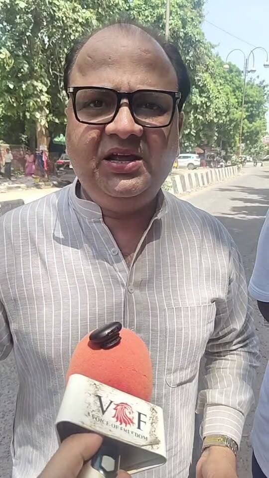 आखिर कब जागेगी सरकार?...
सफाईकर्मियों के समर्थन में उतरे कांग्रेस नेता
#congress
#strick
#faridabad
#voiceoffaridabad
#Voiceoffreedom