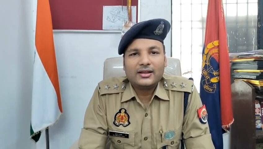 ₹50 हजार का इनामी अंतरराज्यीय बाइक चोर गिरोह का गैंग लीडर लखनऊ से गिरफ्तार, आजमगढ़ निवासी आरोपी को लाया गया, गैंग के कई सदस्य सक्रिय
https://abckhabar.in/?p=7851