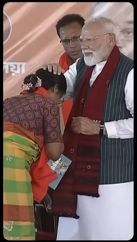 रक्षा का संकल्प, नारी शक्ति का विश्वास! 🌸
रक्षाबंधन सिर्फ धागे का त्योहार नहीं, बल्कि नारी के सम्मान, सुरक्षा और स्वावलंबन का प्रतीक है।
प्रधानमंत्री श्री नरेन्द्र मोदी के नेतृत्व में नारी शक्ति आज सशक्त, आत्मनिर्भर और विकसित भारत की मजबूत पहचान बन रही है। 🇮🇳
राखी का धागा सुरक्षा का वादा, सशक्त नारी नए भारत की ताकत! 💪
आप सभी को रक्षाबंधन की हार्दिक शुभकामनाएं! 🙏🏻