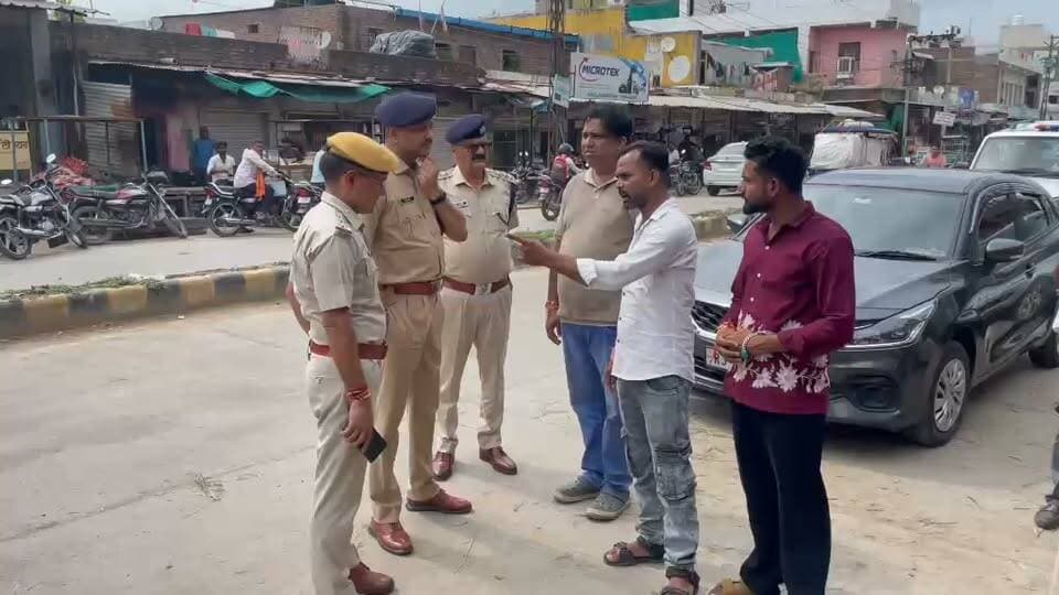 बारां में दो शराब कारोबारियों के बीच विवाद का मामला,
फायरिंग की सूचना पर पहुंचे अधिकारी, एडिशनल एस पी सौरभ तिवारी और डीएसपी मौके पर , घटना का ले रहे हैं फीड बैक, हालांकि अधिकारियों ने नहीं की फायरिंग की पुष्टि।।
#dcdmbaran #baransp #BaranPolice #baran