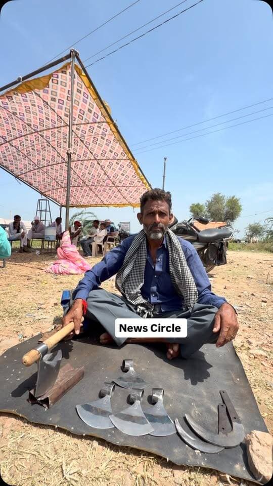 🔥 #परबतसर पशु मेले में आई ऐसी दमदार #कुल्हाड़ी!
लोहे पर पड़ती रही चोट, लेकिन धार टस से मस नहीं हुई! 💪🔥
ऐसी देसी कारीगरी की झलक सिर्फ परबतसर पशु मेले में ही मिलती है। 🪓❤️