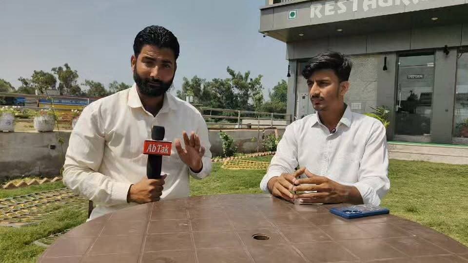 लाडनूँ:-वार्ड नंबर 31 में #सियासी घमासान तेज,समीम बानो के प्रतिनिधि ने पूर्व #पार्षद तौफीक गोरी पर लगाए गंभीर आरोप—कहा #जयपुर रहते थे,वार्ड में काम नहीं होता था।”
वहीं #आरोपों पर तौफीक गोरी ने किया #पलटवार बोले मैं यहीं था,नगर पालिका की हर #बैठक में शामिल हुआ और वार्ड में कई विकास कार्य #करवाए,अब वार्ड 31 में आरोप बनाम पलटवार के बीच किसकी #दावेदारी पड़ेगी भारी???? देखिए खास बातचीत।
Mukesh Bhakar