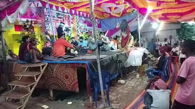 हसनपुरा के बुढ़िया काली माई के पास दुगोला का प्रोग्राम
