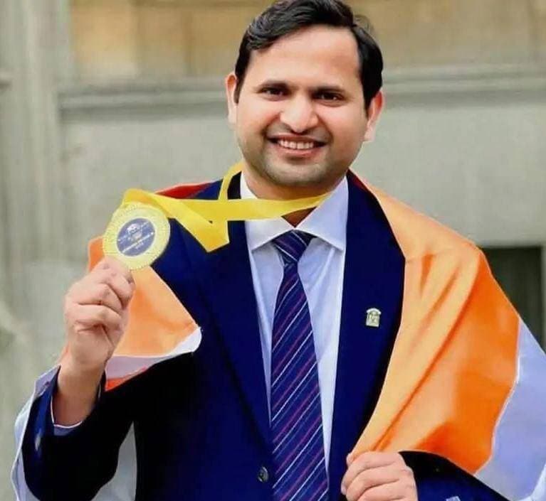 अब बिना सुई चुभाए होगी शुगर की जांच,जनपद खीरी के लाल युवा वैज्ञानिक मुनीर खान ने बनाया ऑप्टिग्लो डिवाइस
जनपद लखीमपुर खीरी के रहने वाले है वैज्ञानिक मुनीर खान। <nis:link nis:type=tag nis:id=followers nis:value=followers nis:enabled=true nis:link/> <nis:link nis:type=tag nis:id=lakhimpurkheri nis:value=LakhimpurKheri nis:enabled=true nis:link/> <nis:link nis:type=tag nis:id=highlights nis:value=highlights nis:enabled=true nis:link/>