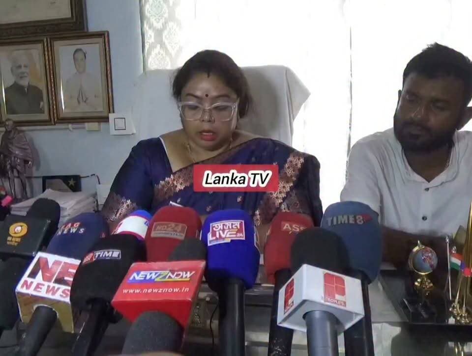 বিধায়ক শিলাদিত দেবৰ তেনেকৈ কৰিব নেলাগিছিল বুলি মন্তব্য কৰাৰ লগতে
শপত গ্ৰহণ বিষয়ে গুৰুত্বপূৰ্ণ মন্তব্য আগবঢ়ায় লংকা পৌৰ সভাৰ পৌৰ পালিকা পাৰমিতা ৰয়