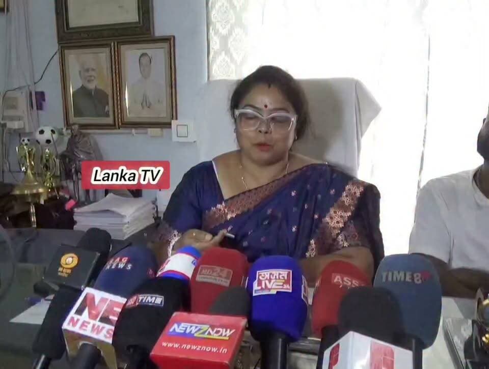 বিধায়ক শিলাদিত দেবৰ সময়ত আৰু বৰ্তমান লংকা পৌৰ পালিকা পাৰমিতা ৰয় নেতৃত্বত লংকা অঞ্চলত কি কি কাম হৈছে বুজাই কলে এনেদৰে