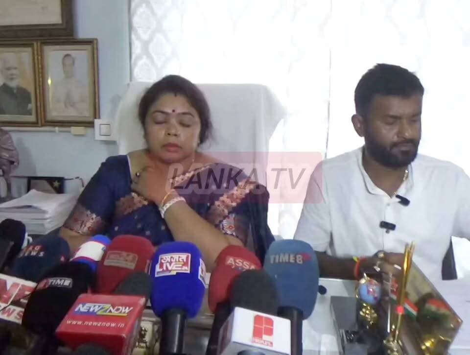কিয় নিজৰ মোবাইল ফোন অফ কৰিলে লংকা পৌৰ সভাৰ উপ উৰপতি ৰাম প্ৰসাদ ৰায় কলে এনেদৰে
সম্পূৰ্ণ ভিডিঅ' চাবলৈ অনুৰোধ কৰিছে
