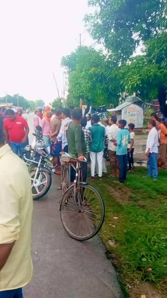 🚨 BREAKING NEWS | महराजगंज
फरेन्दा थाना क्षेत्र के गोपालपुर शाह चौराहे पर बड़ा हादसा!
#Maharajganj #Farenda #BreakingNews #AccidentNews #RoadAccident #UPNews #MaharajganjNews #Police #TrailerAccident #everyone #follower