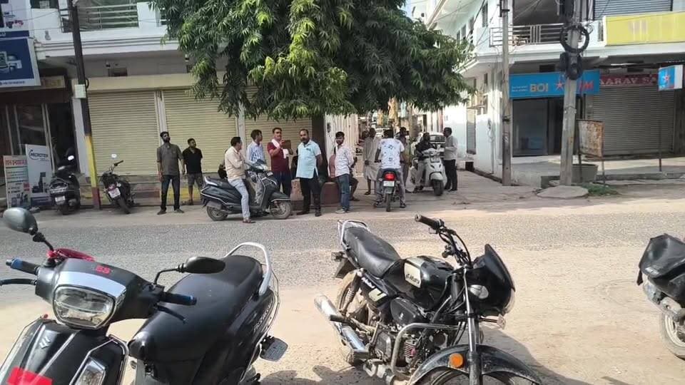 घर में नहीं था कोई, चोर अंदर घुसे और समेट ले गए 30 लाख रुपये का सामान। नैनागढ़ रोड क्षेत्र में हुई वारदात👇