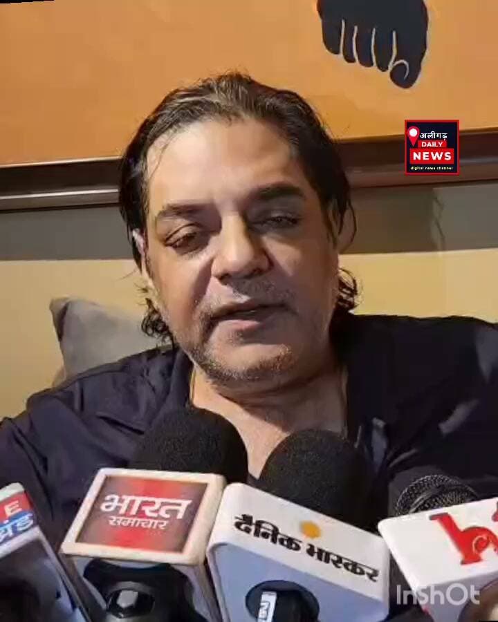 #अलीगढ़ में करोड़ों की संपत्ति पर कब्जे का आरोप, फिल्म अभिनेता चंद्रचूण की शिकायत पर चाची समेत 7 लोगों के खिलाफ FIR दर्ज, फर्जी दस्तावेजों से जमीन और पुश्तैनी हवेली हड़पने की कोशिश का आरोप, पुलिस ने शुरू की जांच, दस्तावेज खंगालने के साथ आरोपों की पड़ताल में जुटी टीम
#AligarhNews #AligarhPolice #UPPolice #ActorChandraChoon #Aligarh