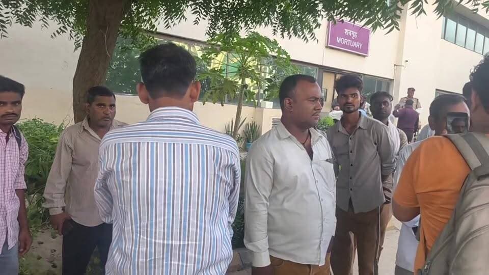 बेलगाम फॉर्च्यूनर कार ने एक ही परिवार के चार लोगों को कुचलकर हुआ फरार ,जिसमें दो भाइयों की हुई मौत...