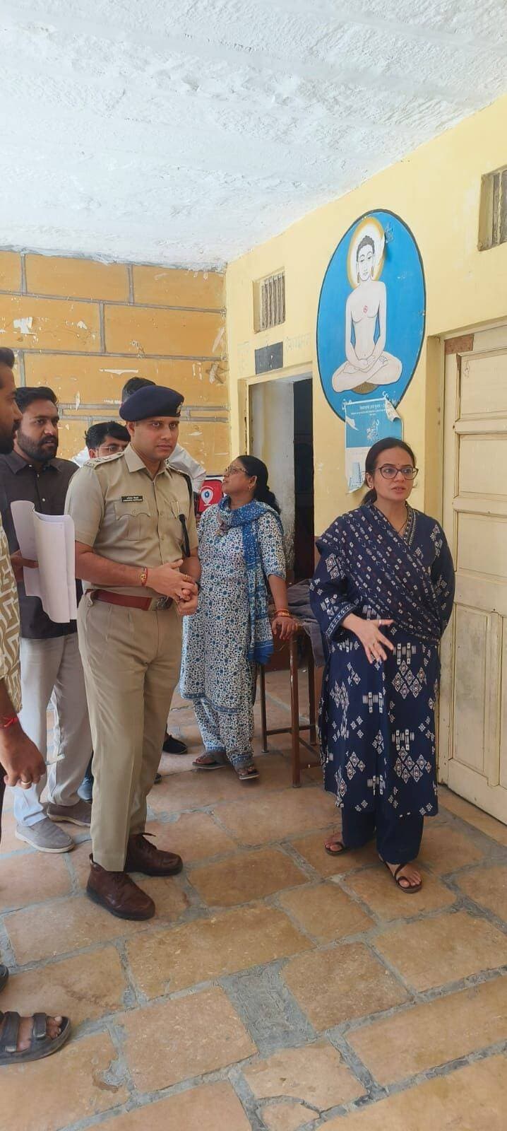 जिला निर्वाचन अधिकारी एवं पुलिस अधीक्षक ने मतदान केंद्रों का किया निरीक्षण....
<nis:link nis:type=tag nis:id=jaisalmer nis:value=JAISALMER nis:enabled=true nis:link/> <nis:link nis:type=tag nis:id=barmer nis:value=barmer nis:enabled=true nis:link/> <nis:link nis:type=tag nis:id=bikaner nis:value=Bikaner nis:enabled=true nis:link/> <nis:link nis:type=tag nis:id=jodhpur nis:value=jodhpur nis:enabled=true nis:link/>