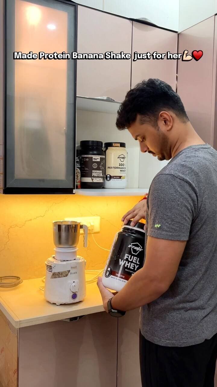 Ek mixi mai dalo 60gm Kela😂 Just for her♥️ Protein Banana Shake💪🏻
Ye tog bohot easy hai yr
Ek mixi mai dalo 60gm Kela😂
1 Glass milk
Honey
Apne choice ke dry fruits
Protein powder is optional
Now mix & enjoyyyy🙌🏻
Follow for more food content ✅
No repost🚫
#gwaliorfoodsters