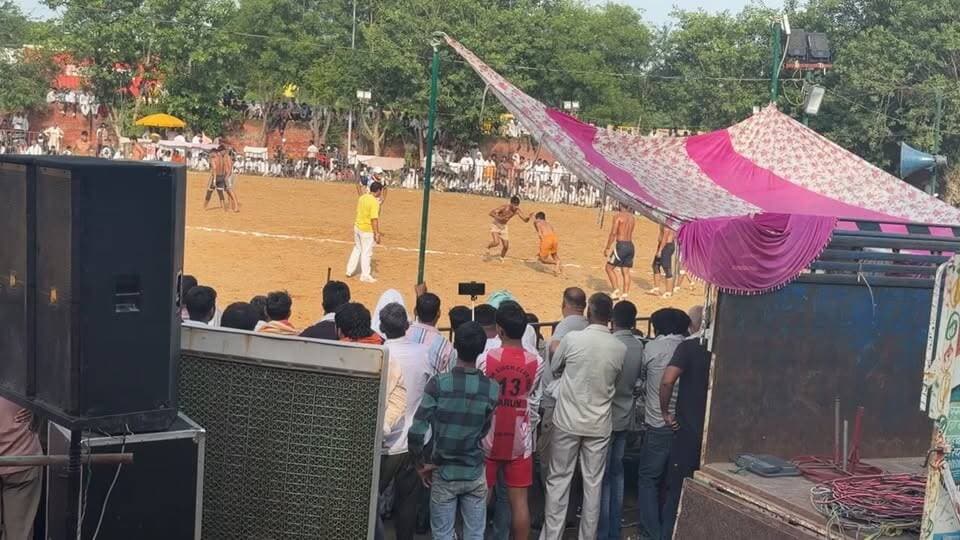 🏆 औरंगाबाद में कबड्डी टूर्नामेंट का रोमांच जारी! 🤼♂️🔥
गांव औरंगाबाद में चल रहे कबड्डी टूर्नामेंट में खिलाड़ी मैदान पर अपने-अपने दांव-पेच और शानदार खेल कौशल का प्रदर्शन कर रहे हैं। मुकाबलों को देखने के लिए बड़ी संख्या में खेल प्रेमी भी मैदान में पहुंच रहे हैं।
हर रेड और हर टैकल के साथ बढ़ रहा है रोमांच! 🔥💪
#Aurangabad #KabaddiTournament #PalwalNews #HaryanaNews #Kabaddi