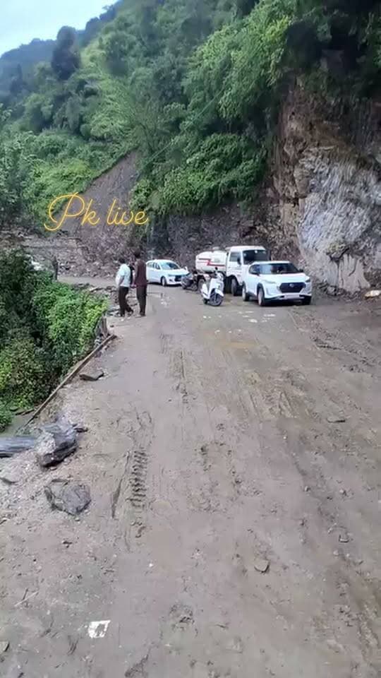केदारघाटी के लमगौंडी के पास रायवाला तुलंगा मार्ग पर डंपर हादसा,,
आरजीबी कंपनी का ड्राइवर घायल, बेस अस्पताल के लिए रेफर,,,