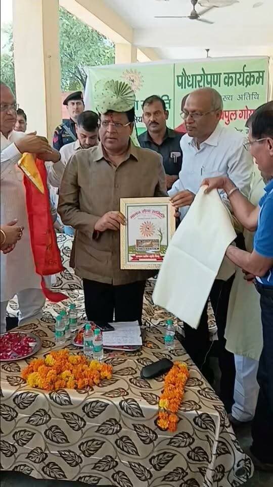 ‘एक पेड़ माँ के नाम’ अभियान को मिला नया संकल्प, सेक्टर-9 में हुआ वृक्षारोपण 🌱 Cabinet Mantri Vipul Goyal
नन्हे बच्चों के साथ पर्यावरण संरक्षण का संदेश, हरित एवं स्वच्छ भविष्य का लिया संकल्प 🇮🇳
#एकपेड़माँकेनाम #PlantForMother #TreePlantation #Environment #Faridabad #NarendraModi #NayabSaini #BJP #BJPHaryana I Support Vipul Goel We For Vipul Vipul Goel PMO India Nayab Saini