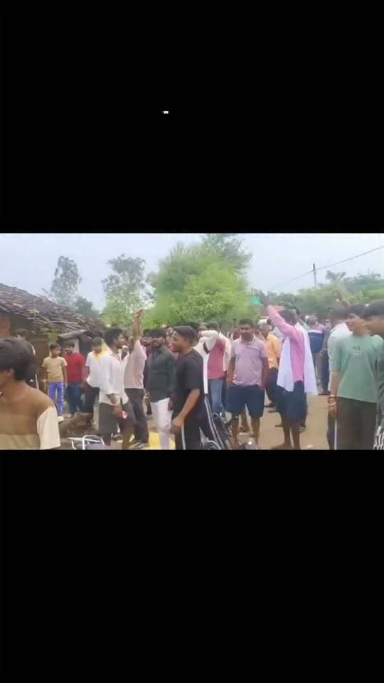 ग्राम खरखरी मे शराब बंद होगी, तभी खुलेगा रास्ता!
अवैध शराब के खिलाफ ग्रामीणों का चक्का जाम, सड़क पर उतरे ग्रामीण