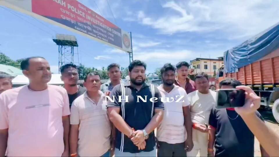 সামাজিক মাধ্যমে বিধায়ক কমলাক্ষ দে পুরকায়স্থকে অশ্লীল ভাষায় গালিগালাজের অভিযোগে বি এইচ লস্করের বিরুদ্ধে গুমড়া পিআইসি-তে এজাহার...
Kamalakhya Dey Purkayastha
#newsfeed
#NewsUpdate