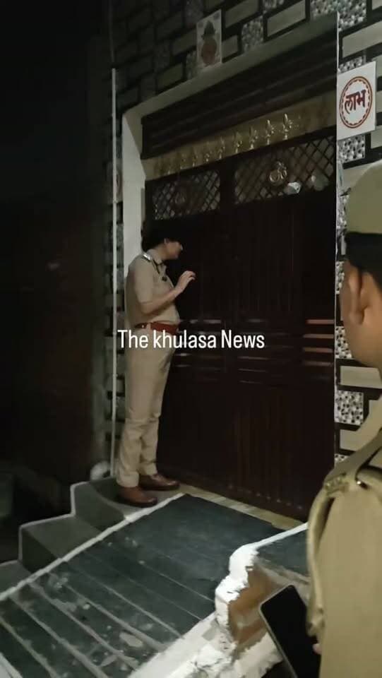 एसपी सिटी सहित तमाम अधिकारियों ने किया घटनास्थल का निरीक्षण, मोहल्ले वालों से पूछताछ शुरू,,, #पति-पत्नी