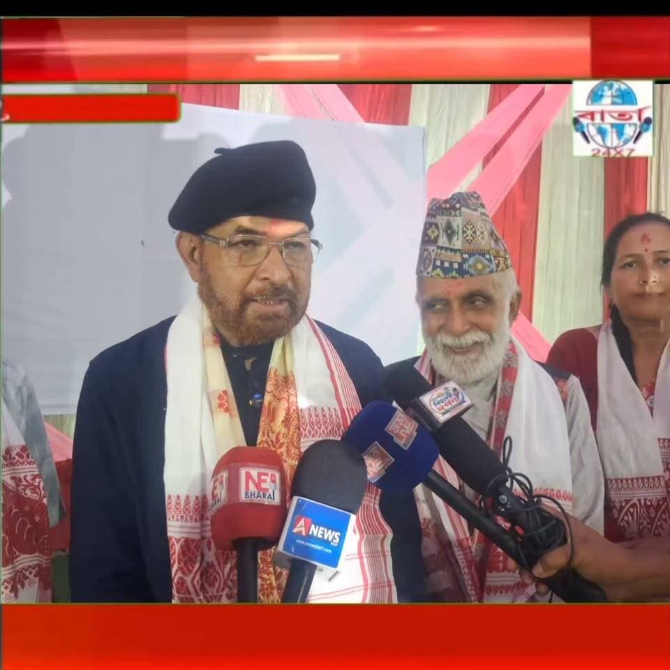 নেপালী জনগোষ্ঠীৰ বোলছবি '' লাহোৰে, কুসুমে ৰুমাল ইত্যাদি ইত্যাদিৰ নিৰ্মাতা, চলচ্চিত্ৰ পৰিচালক, প্ৰযোজক, গীতিকাৰ তুলসী ঘিমিৰেই বিহালীৰ বতীয়ামাৰীত সংগীনী নৃত্যৰ এলবাম উদ্বোধন কৰি অসম তথা অসমৰ নেপালী জনগোষ্ঠীক প্ৰশংসা কৰি কি কলে শুনক।
#public #friends #highlights #news #viral #reels #everyone #facebook #barta24x7