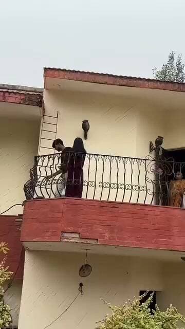 “जिन्हें माँ-बाप का भी लिहाज़ नहीं, वो किसी के सगे क्या होंगे!”
#Videoviral