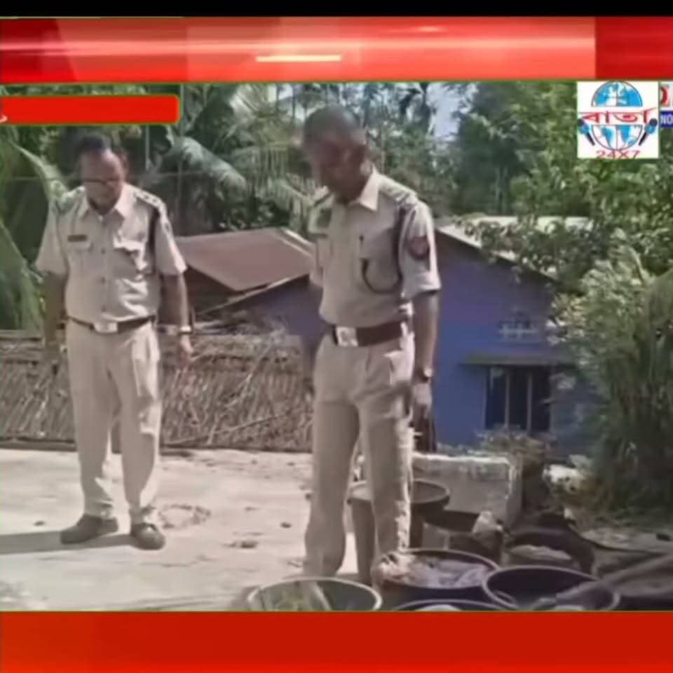 এই দৃশ্য ভেলাইমৰাৰ। ঢলপুৰ আৰক্ষী আৰু আৱকাৰী বিভাগৰ অভিযানত বৃহৎ পৰিমাণৰ চুলাই মদ নষ্ট।
#public #friends #highlights #news #viral #reels #everyone #facebook #barta24x7