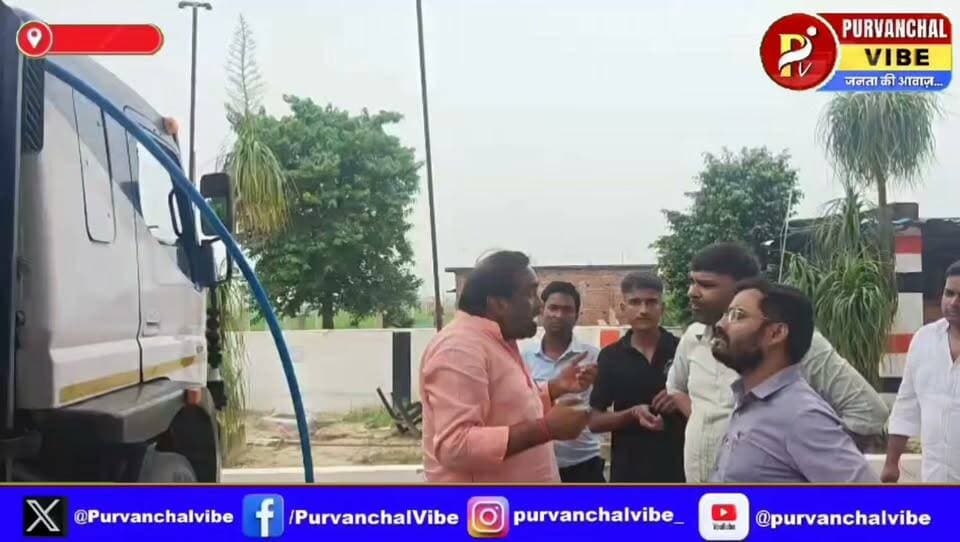 टैंकर में बना रखा था चोरी का गुप्त हौज, 210 लीटर डीजल बरामद
ड्राइवर और खलासी पर मुकदमा, पुलिस ने टैंकर किया सीज
#deoria