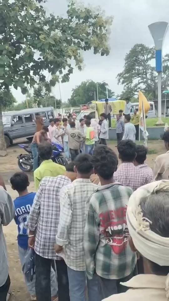 यह लड़ाई नोकरी रोजगार के लिए नही हो रहा है, यह लड़ाई एक लड़की के लिए हो रही है, दो गुट में जमकर चला फाईटिंग.. वीडियो वायरल