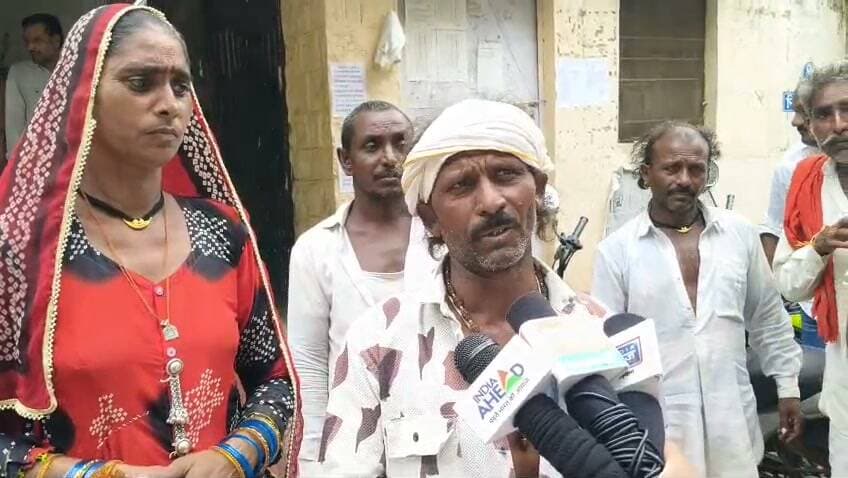 गाड़िया लोहार बस्ती से चुनावी मैदान में उतरा युवा,
छबड़ा निकाय चुनाव में अब दिखी वंचित वर्ग की भागीदारी, लोहे को आकार देने वाले हाथ अब लोकतंत्र की तस्वीर गढ़ने को ऊतरे चुनावी मैदान में, गाड़िया लोहार बस्ती के युवा ने दाखिल किया नामांकन, छबड़ा की सियासत में अब नई आवाज की दस्तक।
#बारांकांग्रेस #बारांभाजपा #electionnews #nikaechunaw #baran #dcdmbaran #chhabra