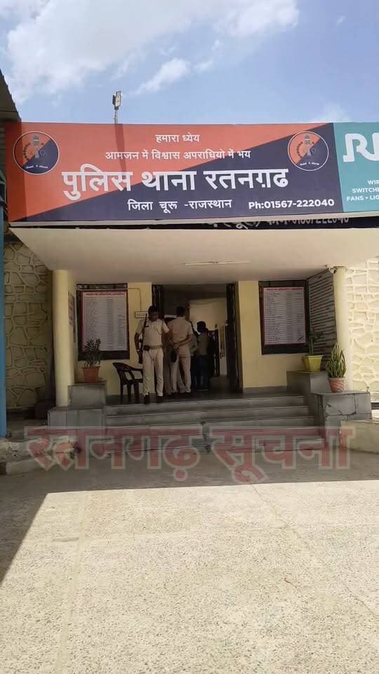 रिश्ते में भाई को खाना बनाने के लिए मदद के लिए बुलाया, बीच में आया फोन और उसके बाद भाई के साथ कुल्हाड़ी ही की मारपीट, मुकदमा दर्ज