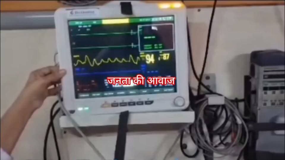 पूर्व सांसद सूरजभान सिंह की सेहत में सुधार, पत्नी बीना देवी ने जताई उम्मीद; समर्थकों में खुशी की लहर
मोकामा/पटना:
पूर्व सांसद सूरजभान सिंह के स्वास्थ्य को लेकर एक राहत भरी खबर सामने आई है। इलाज के बाद उनकी स्थिति में लगातार सुधार हो रहा है। इस बात की जानकारी उनकी धर्मपत्नी एवं पूर्व सांसद बीना देवी से हुई बातचीत के बाद सामने आई है।
बीना देवी ने सूरजभान सिंह के स्वास्थ्य को लेकर चिंता व्यक्त करने वाले और लगातार उनका हाल-चाल लेने वाले सभी समर्थकों, कार्यकर्ताओं तथा शुभचिंतकों का आभार व्यक्त किया है। उन्होंने अपील करते हुए कहा कि सभी लोग इसी तरह अपनी प्रार्थनाएं जारी रखें, ताकि सूरजभान सिंह जल्द से जल्द पूर्ण रूप से स्वस्थ होकर अपने घर लौट सकें।
सूरजभान सिंह की सेहत में सुधार की खबर मिलते ही उनके समर्थकों और प्रशंसकों के बीच खुशी की लहर दौड़ गई है। सभी शुभचिंतक ईश्वर से उनके शीघ्र स्वस्थ होने और जल्द से जल्द अपने परिवार व जनता के बीच वापस लौटने की कामना कर रहे हैं।